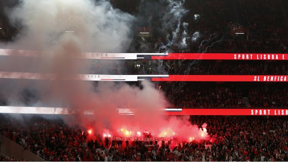 Fatia maior da multa aplicada ao Benfica diz respeito ao uso de pirotecnia no Sp. Braga