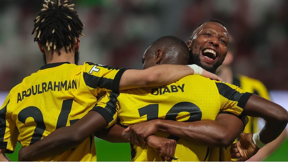Moussa Diaby celebra golo na vitória do Al Ittihad
