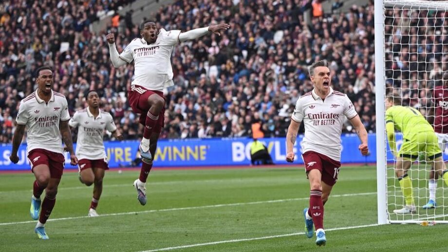 Arsenal na frente numa luta a dois pela Premier League