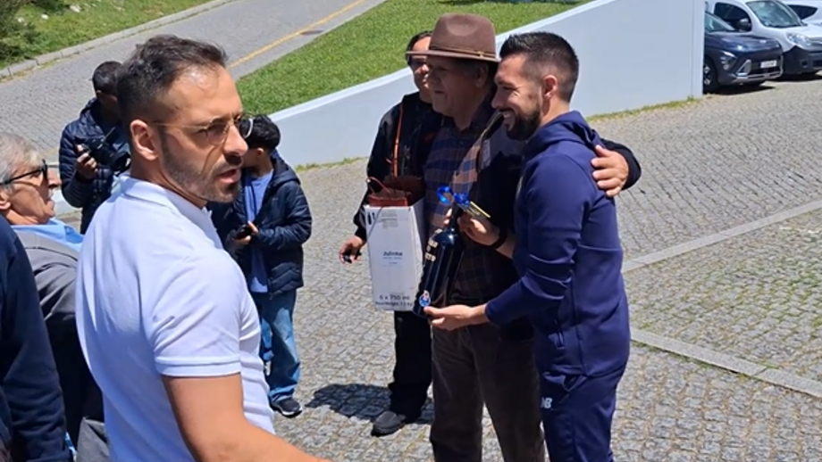 Farioli tirou selfies e distribuiu sacos com recordações