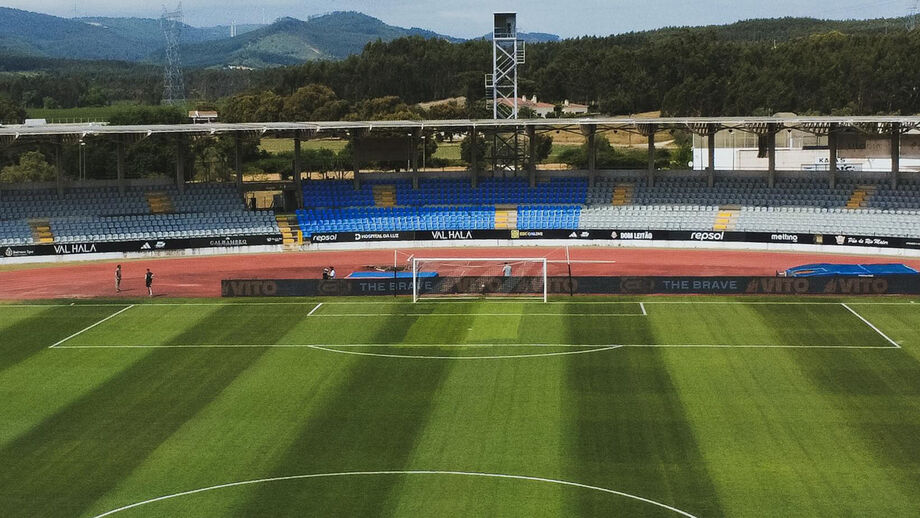 Vista geral do Estádio Municipal de Rio Maior, casa emprestada do Casa Pia
