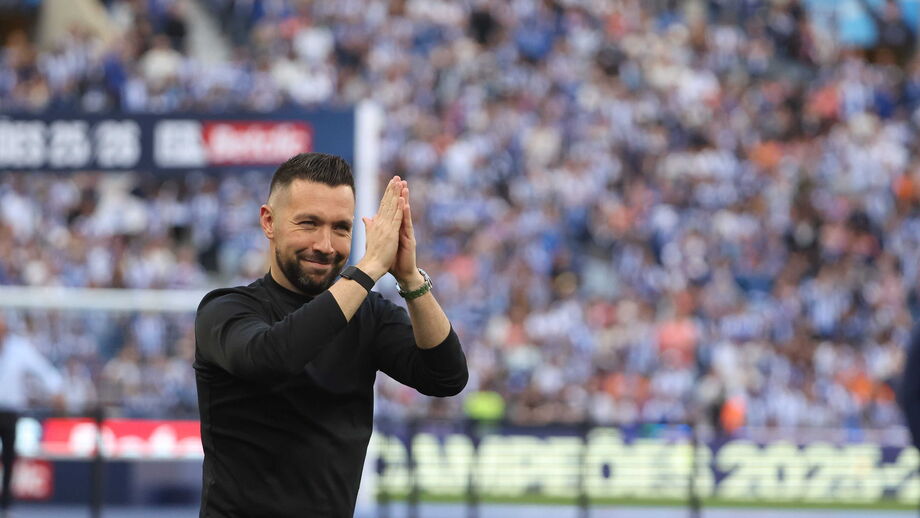 Farioli aplaude adeptos no Estádio do Dragão