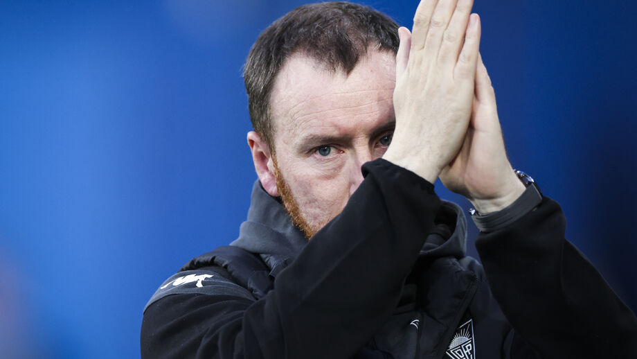 Ian Cathro no jogo com o Benfica