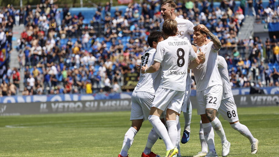 Nápoles garante Champions com triunfo em Pisa