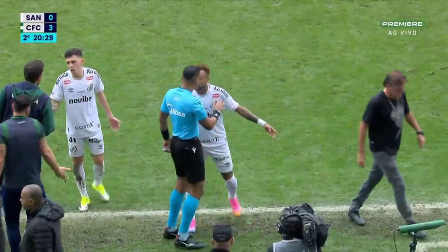 Momento insólito no Santos-Coritiba