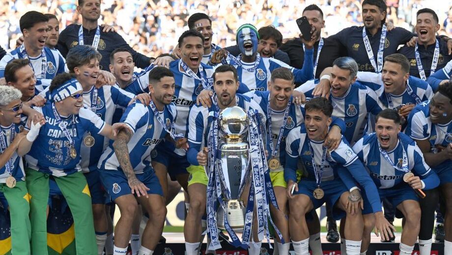 FC Porto com o troféu de campeão nacional