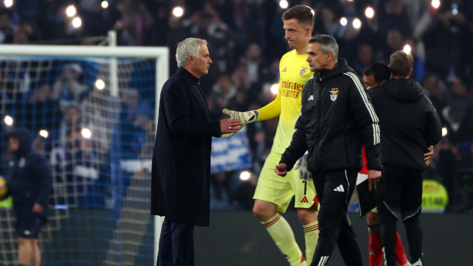 Mourinho com Trubin