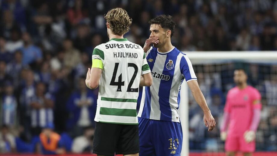 Hjulmand e Gabri Veiga conversam durante um clássico