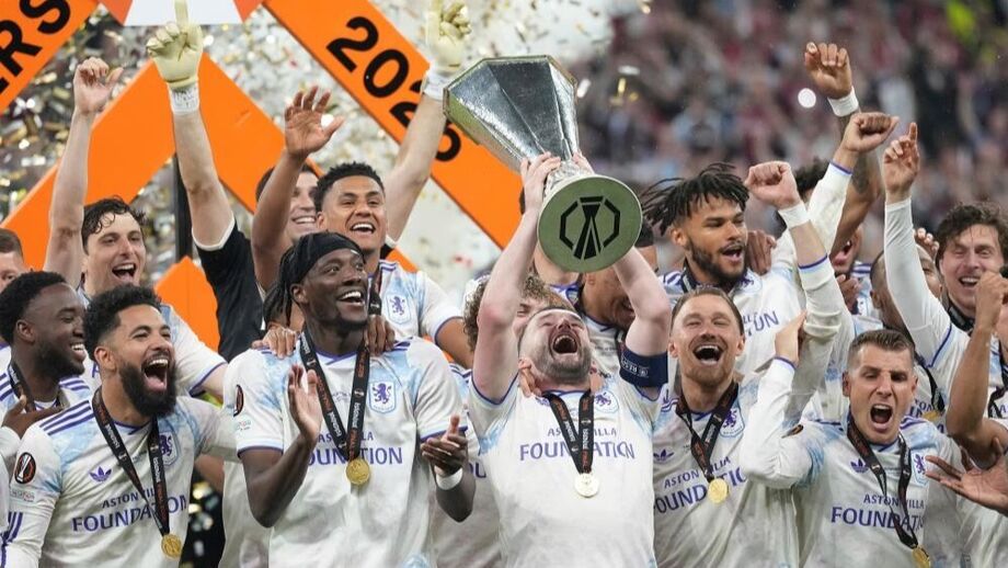 Aston Villa celebra vitória sobre Friburgo na Youth League