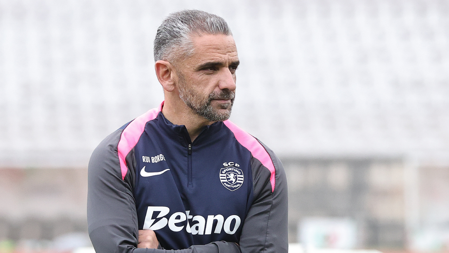 Rui Borges, treinador do Sporting, durante o treino
