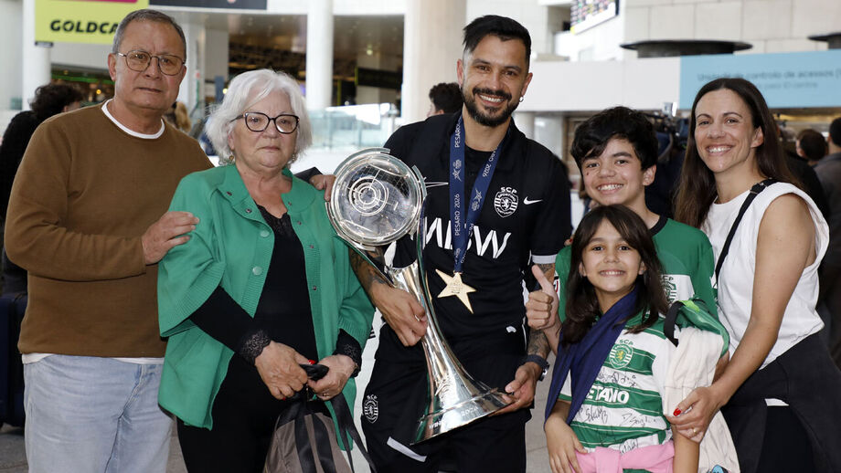 João Matos com a família após a conquista da Champions