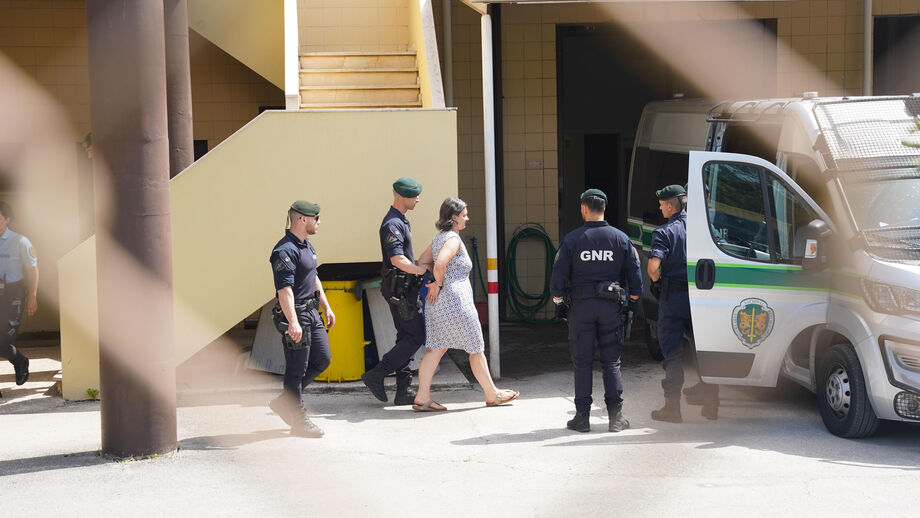 Tribunal decide medidas de coação para casal por abandono de menores em Alcácer do Sal, com escolta da GNR