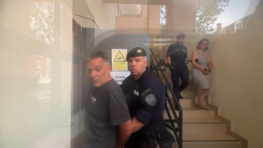 Em causa estão crimes de ofensa à integridade física agravada e de exposição e abandono das duas crianças