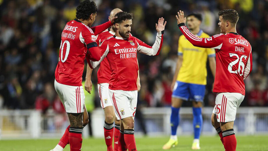 Benfica fechou a época ganhando ao Estoril