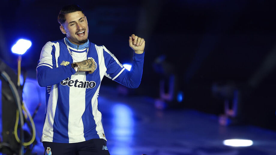Borja Sainz festeja durante a celebração do título do FC Porto