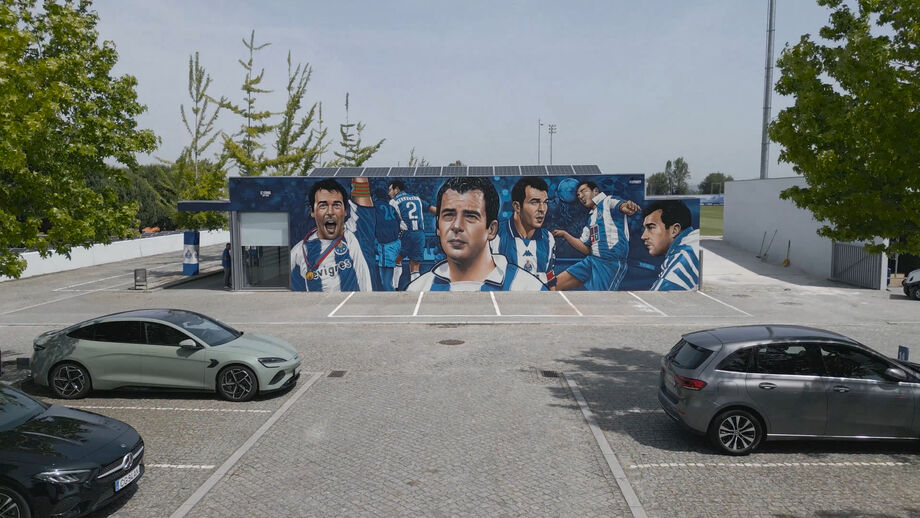 A obra foi feita pelo pintor de rua Mr. Dheo