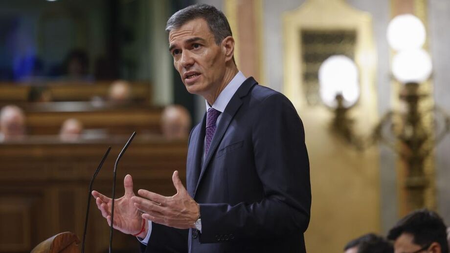 Pedro Sánchez discursa no Parlamento sobre sua permanência no cargo
