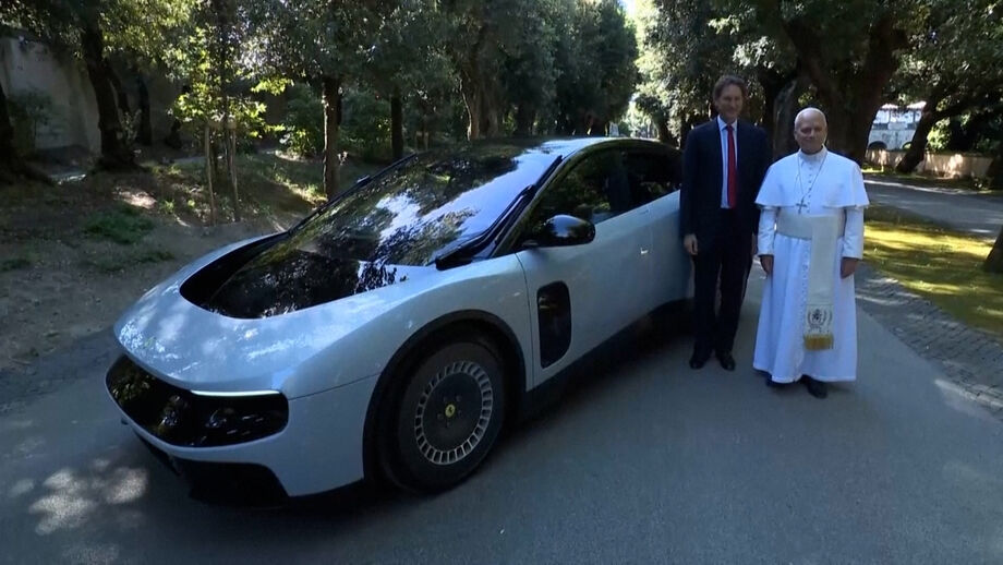 Momento simbólico que junta tradição e inovação automóvel