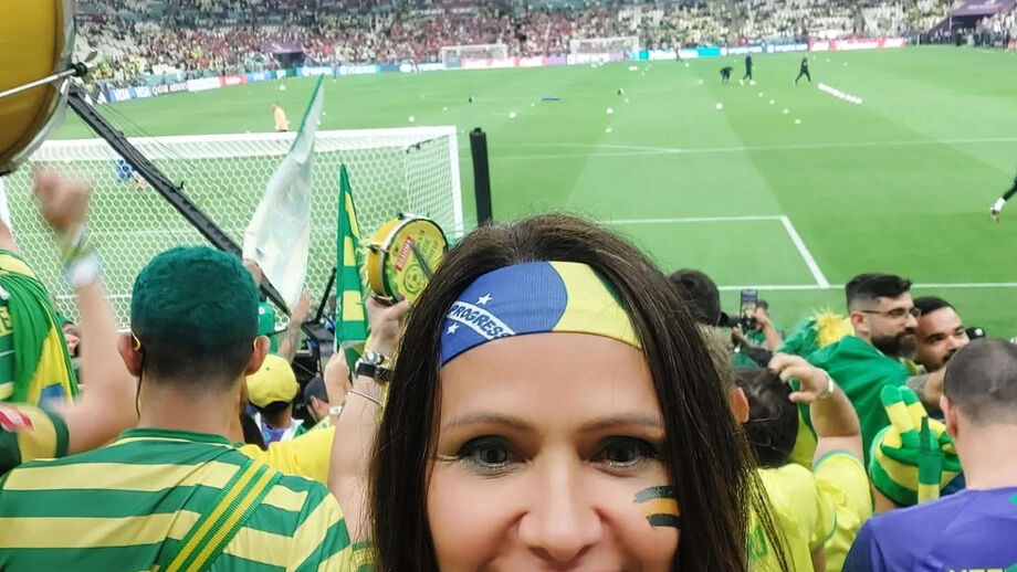 Adeptos do Brasil apoiam a seleção no estádio