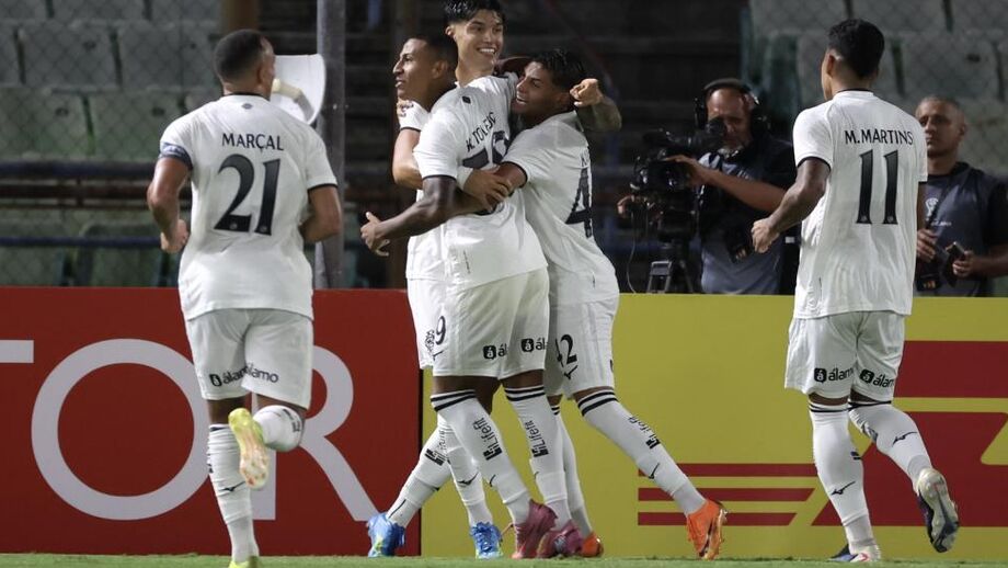 Botafogo venceu o Caracas por 1-3.