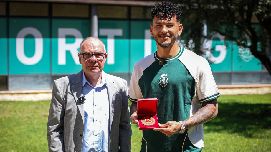 Entrevista Record ao avançado colombiano do Sporting disponível este sábado em todas as plataformas