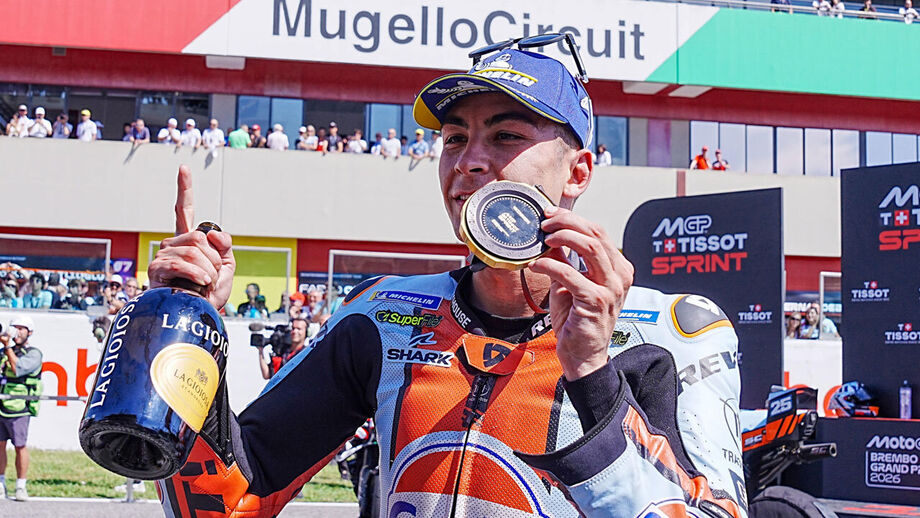 Raúl Fernández a celebrar a vitória na corrida sprint do Grande Prémio de Itália