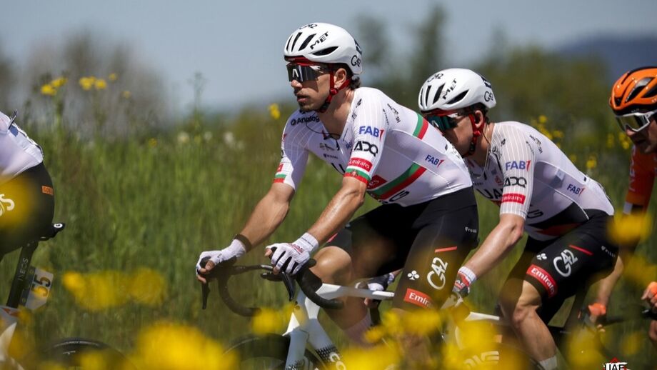 Ivo Oliveira compete na Boucles de la Mayenne, com Benoît Cosnefroy a liderar