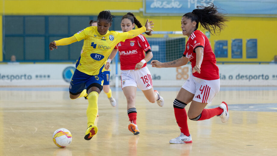 Benfica venceu na casa do Nun'Álvares (1-4) em jogo polémico