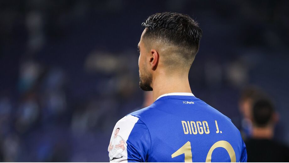 Diogo Costa com camisola de Diogo Jota