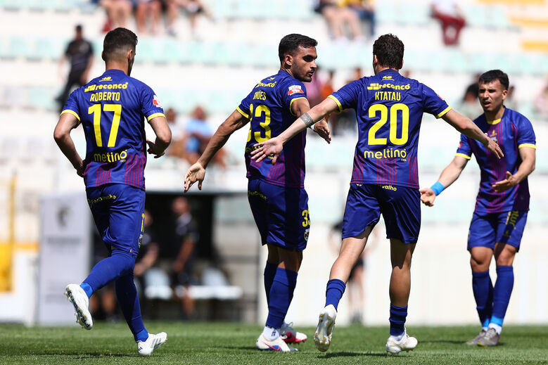 Chaves celebra golo ao Portimonense
