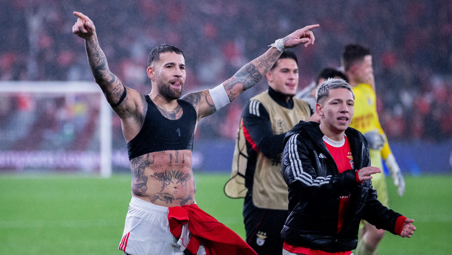 Otamendi e Prestianni em festa após o jogo
