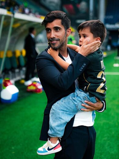 Américo Branco homenageado antes do início do jogo entre o Fortuna Sittard e o Zwolle