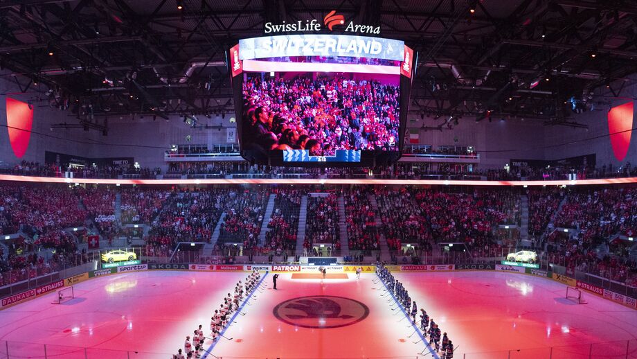 Swiss Life Arena acolhe jogo de hóquei no gelo na Suíça