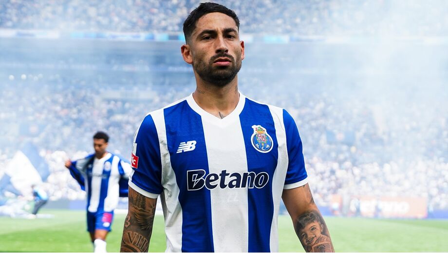 Alan Varela veste a camisola do FC Porto inspirada na conquista de Viena