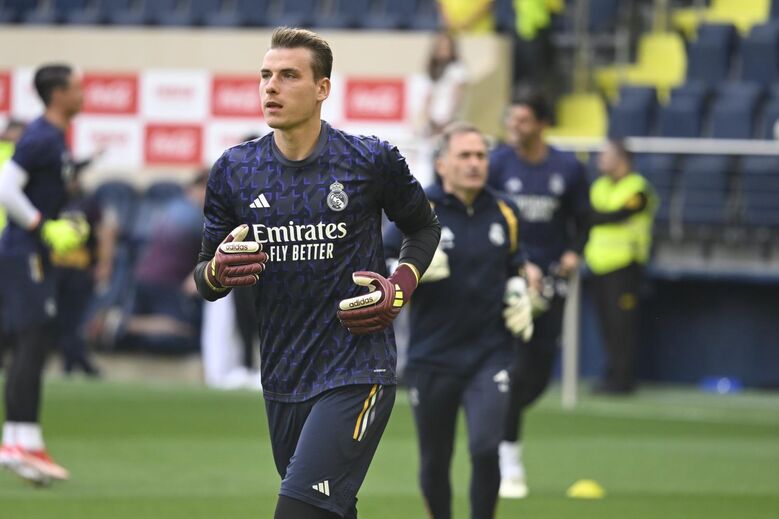 Lunin - Não está em causa o rendimento, mas o plano do Real Madrid passa por dar palco a Javi Navarro, herói da conquista da Youth League