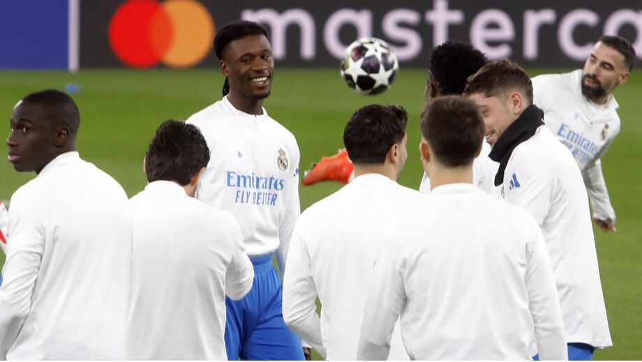 Plantel do Real Madrid durante sessão de treino