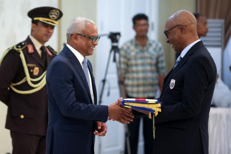 Presidente da República de Cabo Verde, José Maria Neves, com  da Federação Cabo-verdiana de Futebol, Mário Semedo