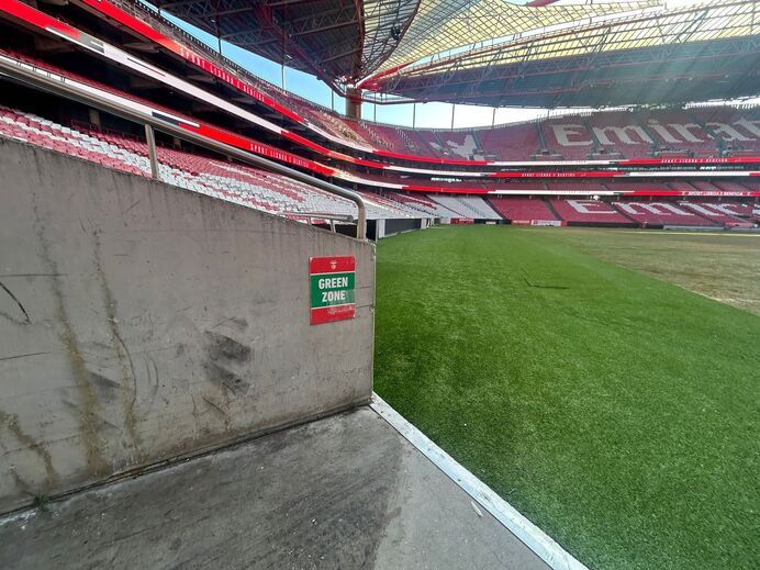 Relvado do Estádio da Luz depois dos concertos de Bad Bunny