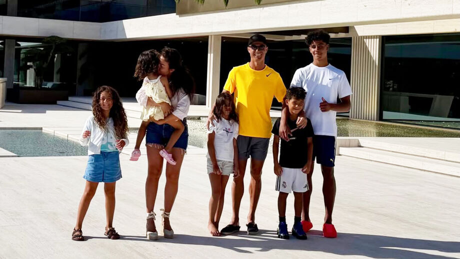 Cristiano Ronaldo com Georgina Rodríguez e os filhos em Lisboa