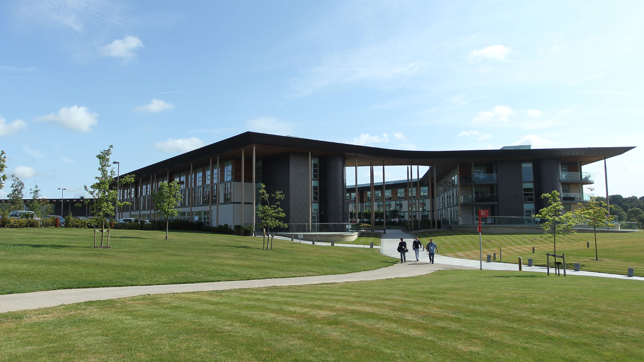 Fachada do St. George's Park National Football Centre, em Burton upon Trent
