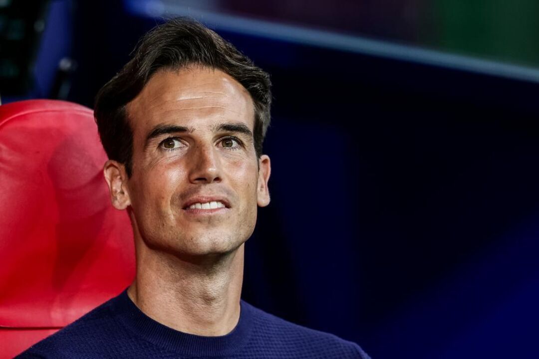 Iñigo Pérez, novo técnico do Villarreal, assina contrato