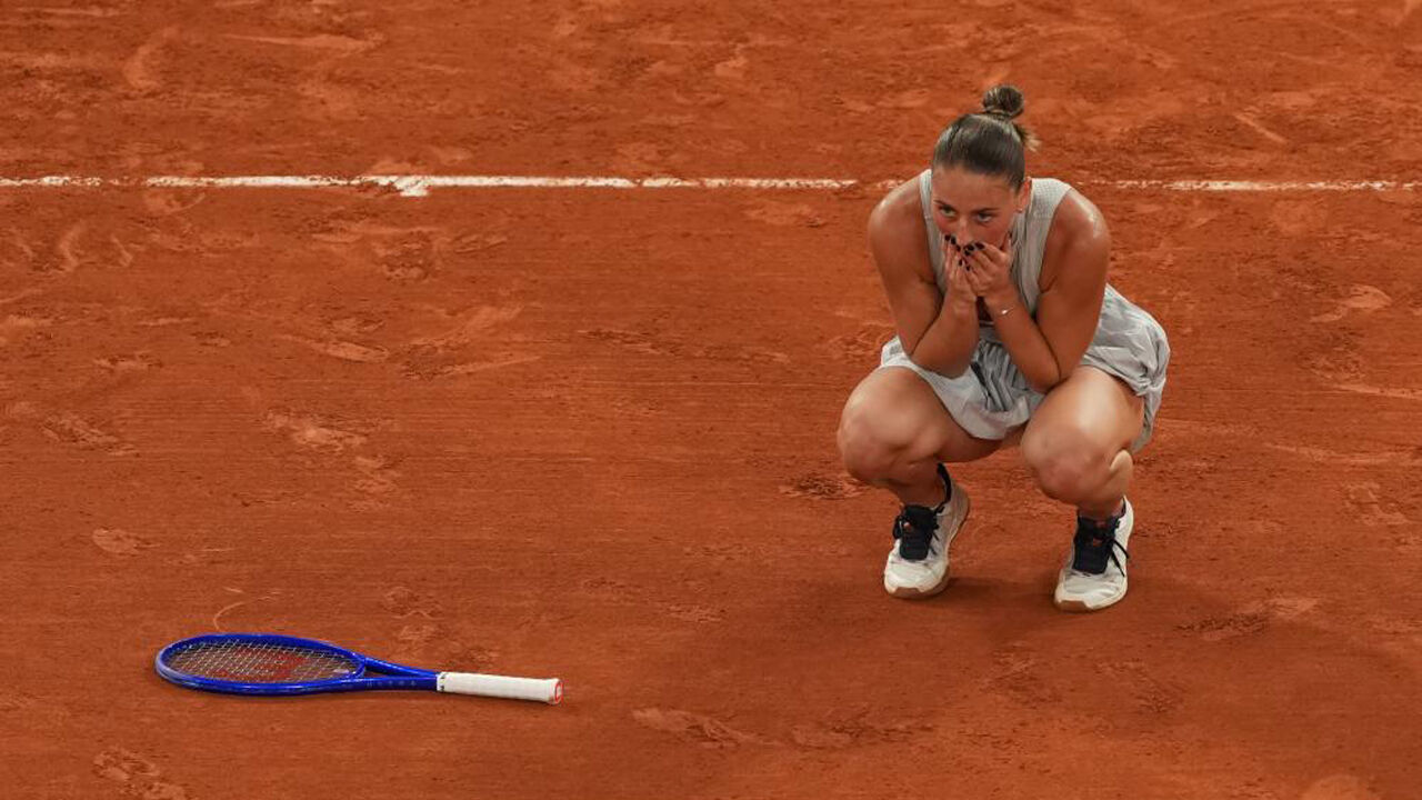 Marta Kostyuk reage após garantir a presença nas meias-finais de Roland Garros