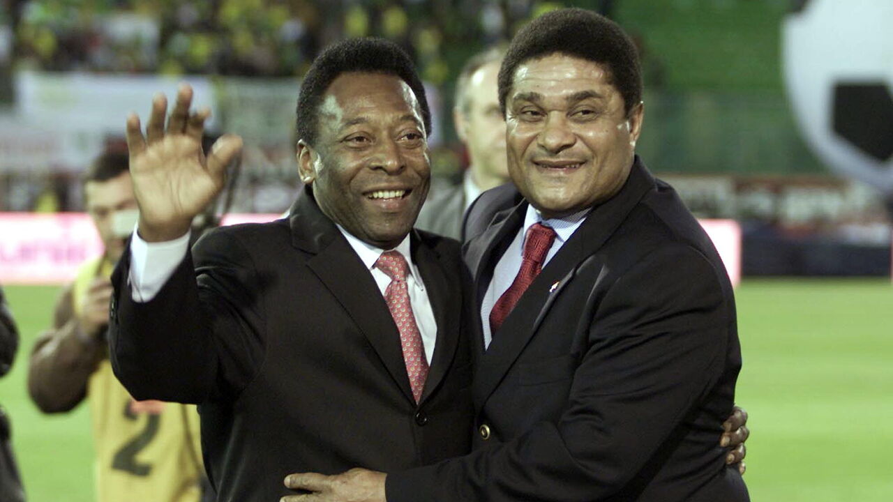 Benfica e Santos homenageiam Pelé e Eusébio num jogo particular
