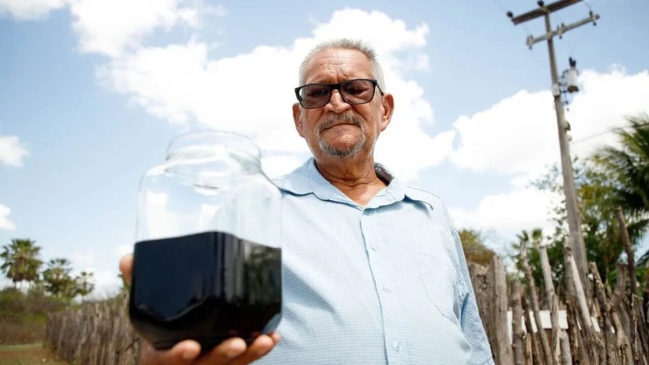 Sidrônio Moreira encontrou o "ouro negro" a apenas 40 metros de profundidade.