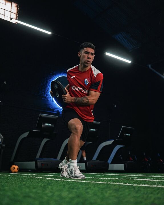 Agustín mantém a forma no Chile