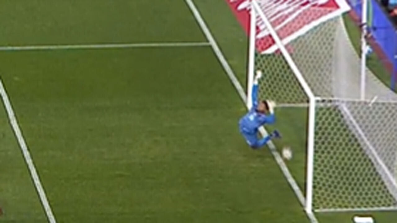 O momento do remate de João Félix