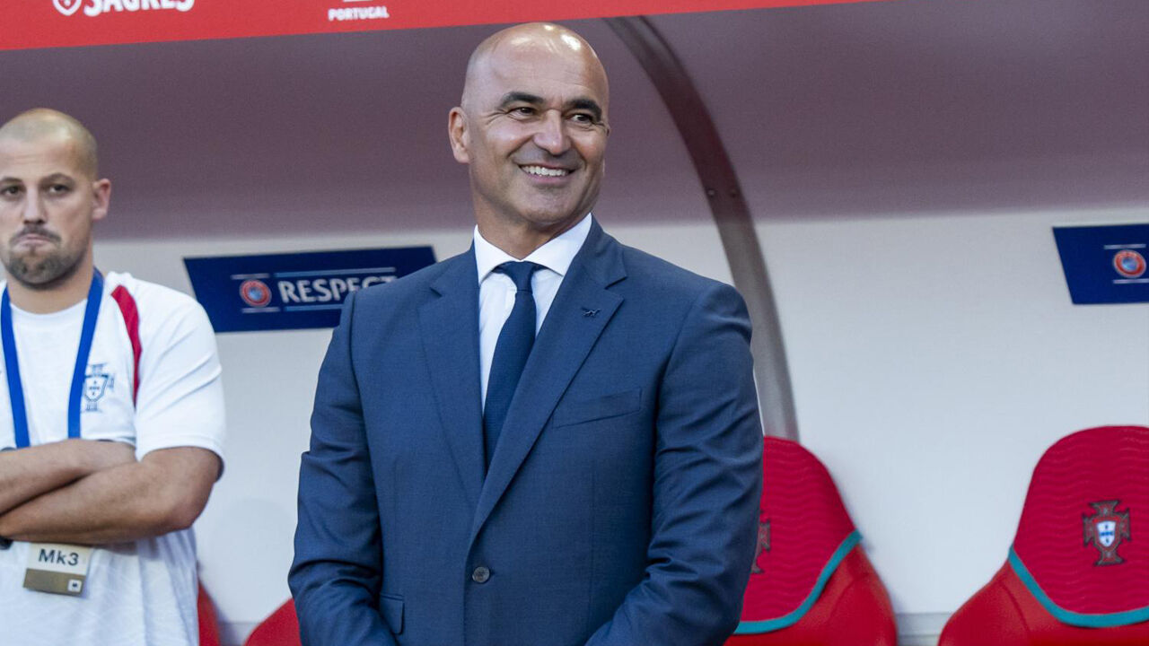Roberto Martínez reage junto ao banco de suplentes de Portugal