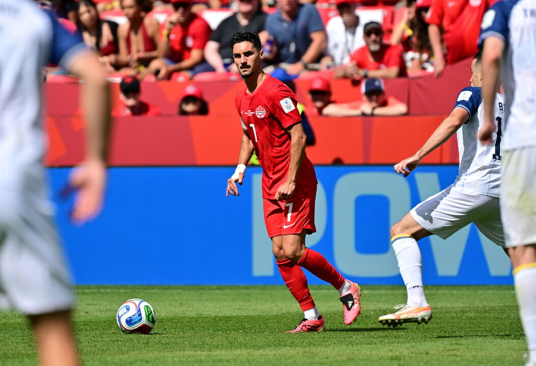 Stephen Eustáquio durante o Canadá-Bósnia e Herzegovina