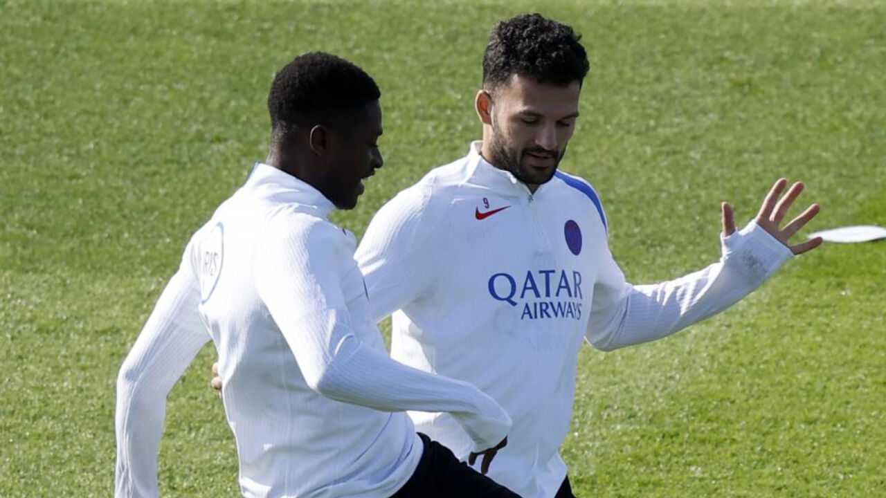 Nuno Mendes e Gonçalo Ramos durante um treino do PSG