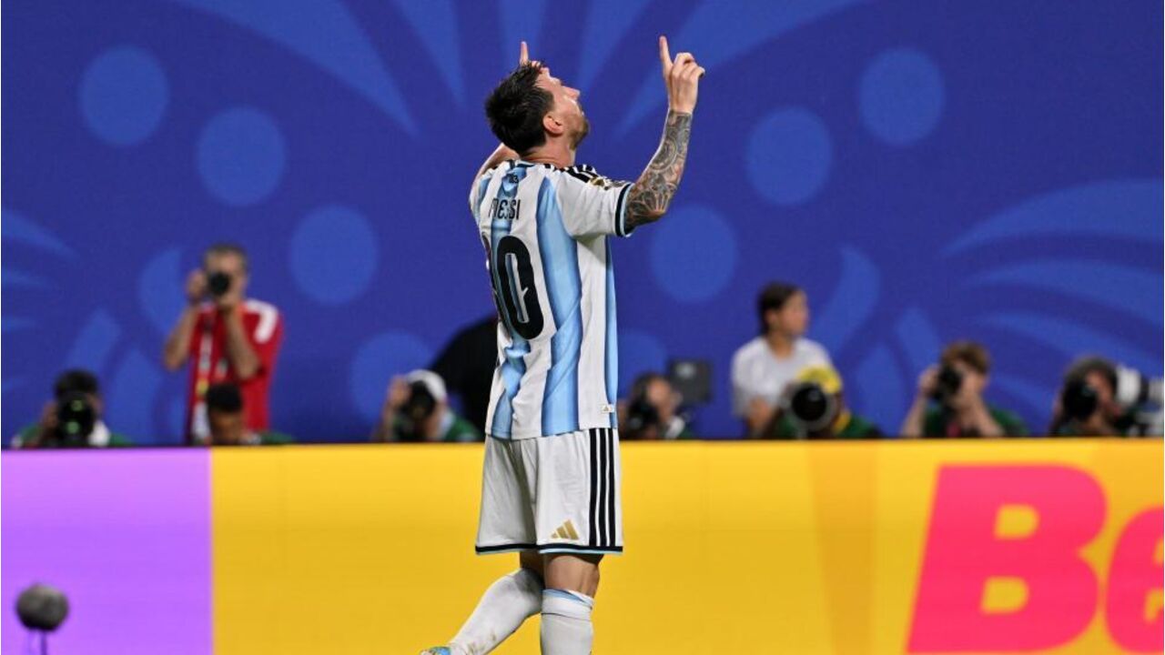Messi a festejar o golo frente à Argélia